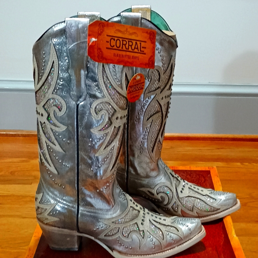 Corral LD silver laser and inlay cowboy boots w/studs and crystals. Sz 8.5. NIB
